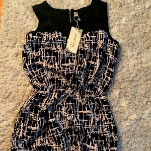 NWT Snowflake Black and White Shorts Jumper. Size large.